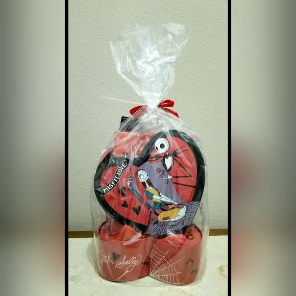 Disney Nightmare Before Christmas Valentine's Day Heart Box Gift Set - Picture 2 of 3